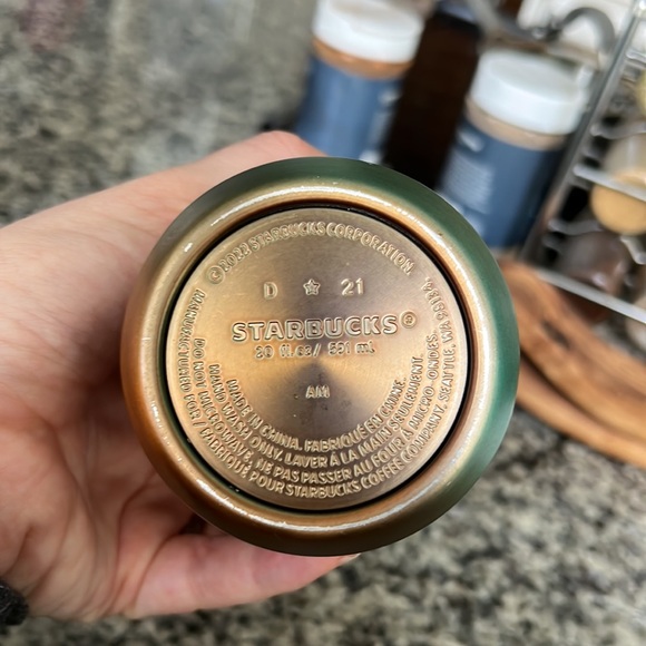 Lululemon bottle - Picture 4 of 5